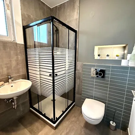 Modernes 1 Zimmerapartment In Mit Wlan Fuer Monteure,handwerker فيرهيم